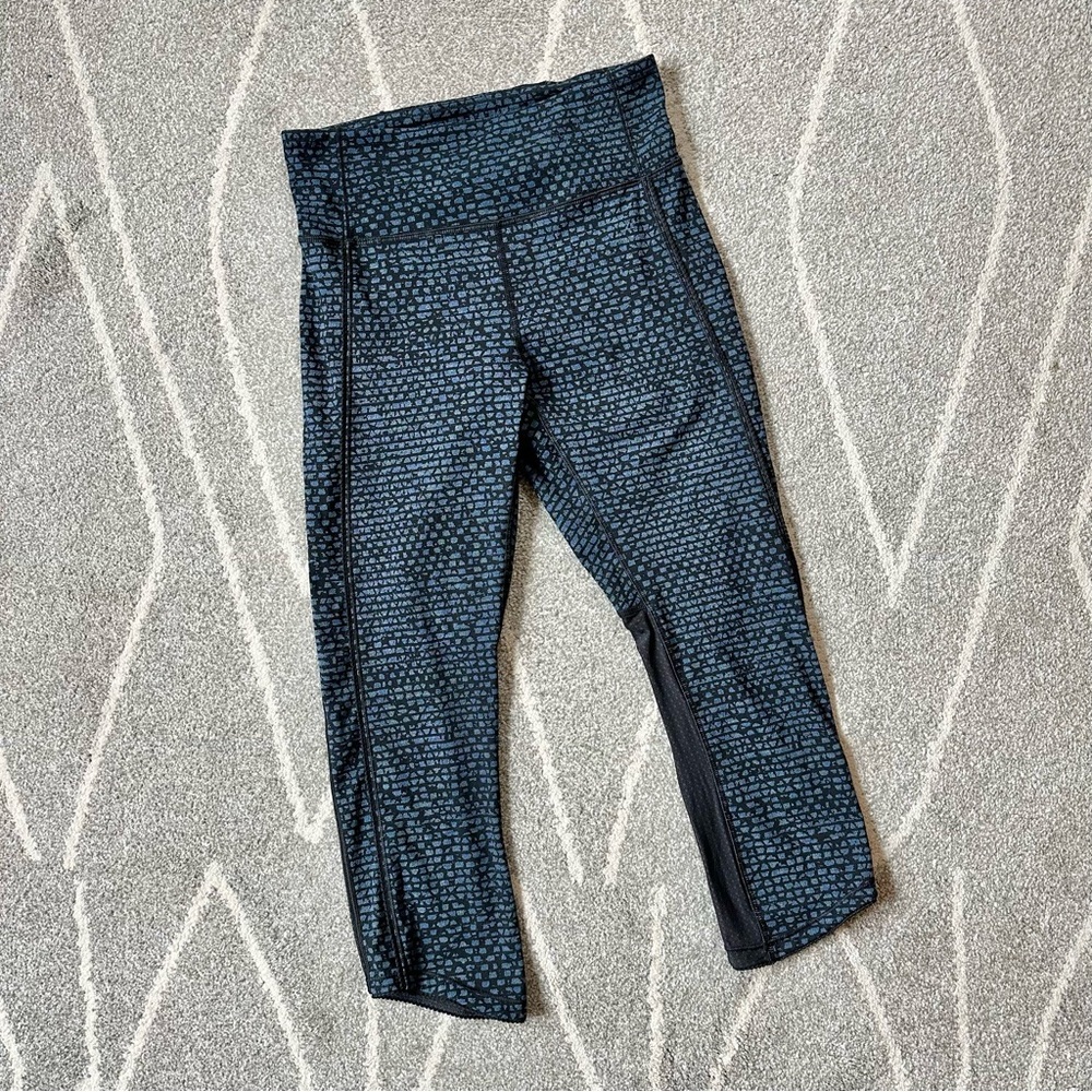 Lululemon Black and Blue Lace Trim Knee Length Leggings